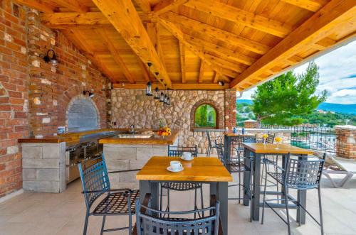Apartments with Pool in Novi Vinodolski 39520