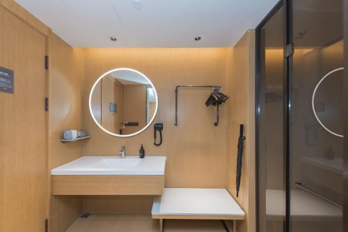 Koupelna v ubytování JI Hotel Hangzhou Linping Yintai City