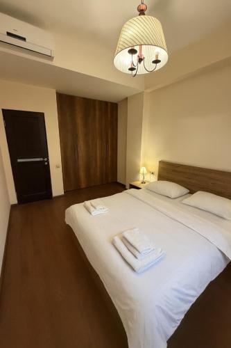 En eller flere senge i et værelse på Apartments And Hotel California