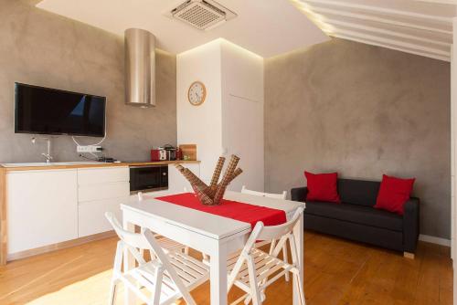 Alfama Riverview Apartments