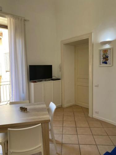 Μια τηλεόραση ή/και κέντρο ψυχαγωγίας στο THE PALACE B&B and Apartments