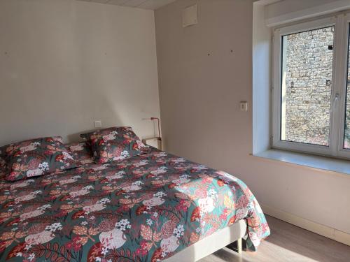 a bedroom with a bed and a window at Maison Cosy & Colorée à Valence-en-Poitou Jardin & Parking in Couhé-Verac