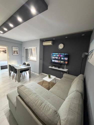 Apartment Saint Tropez Budva, Privatna garaža