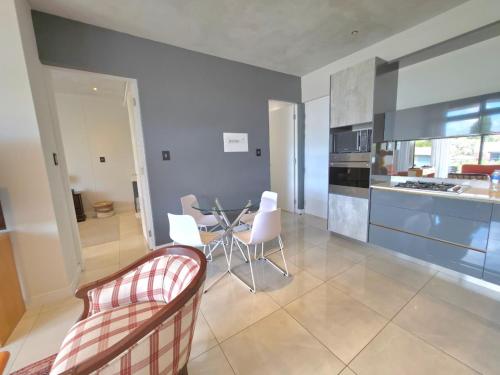 Nhà bếp/bếp nhỏ tại 311 at The Paramount Estate