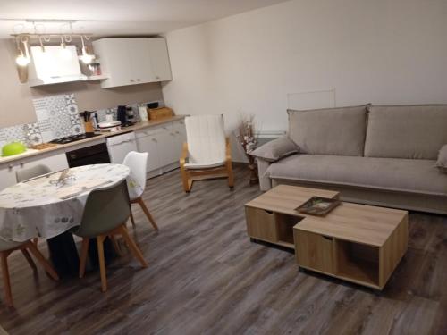 Η κουζίνα ή μικρή κουζίνα στο GITE 51 chez PATRICIA