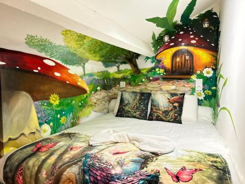 Giường trong phòng chung tại Le Cabanon des Fées, féérique et authentique