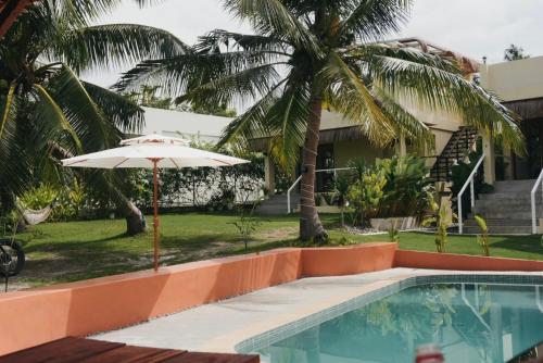 Bazén v ubytování Casa De Amor Lambug nebo v jeho okolí