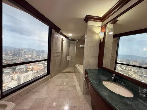 Et badeværelse på Grand Service Apartment @ Times Square