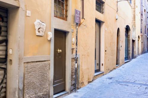 Torre 1100 - Rough Luxe in 12th Century Tower