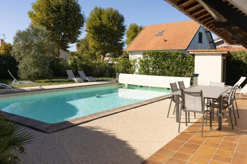 Swimmingpoolen hos eller tæt på VILLA JOSEPHINE with swimmingpool in Arès