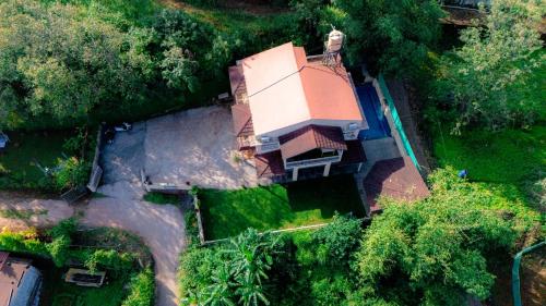 Tòa nhà nơi biệt thự tọa lạc