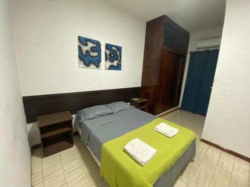 Llit o llits en una habitació de Hotel Oscar