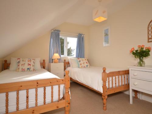 En eller flere senge i et værelse på 6 Bed in Sheldon 41043