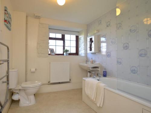 Et badeværelse på 6 Bed in Sheldon 41043