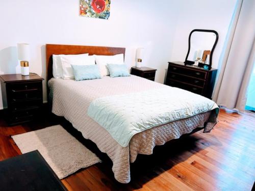 Ένα ή περισσότερα κρεβάτια σε δωμάτιο στο Garden View Apartment