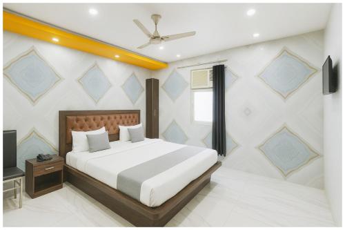 Φωτογραφία από το άλμπουμ του Krishna Imperial Palace Charbagh- Palace near Lucknow Railway Station # Free Wifi # Room Service And Parking Facility - Fully Air conditioning Luxuary Room - Top Rated Hotel In Lucknow σε Λάκναου