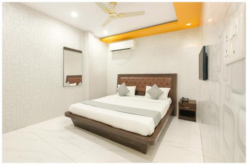 Φωτογραφία από το άλμπουμ του Krishna Imperial Palace Charbagh- Palace near Lucknow Railway Station # Free Wifi # Room Service And Parking Facility - Fully Air conditioning Luxuary Room - Top Rated Hotel In Lucknow σε Λάκναου