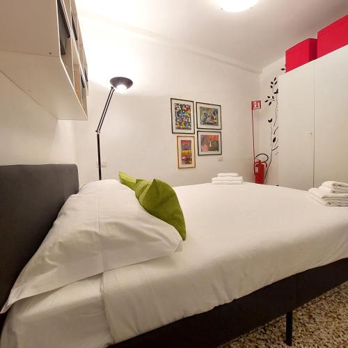 GuestHost - Sant'Ambrogio Modern Studio