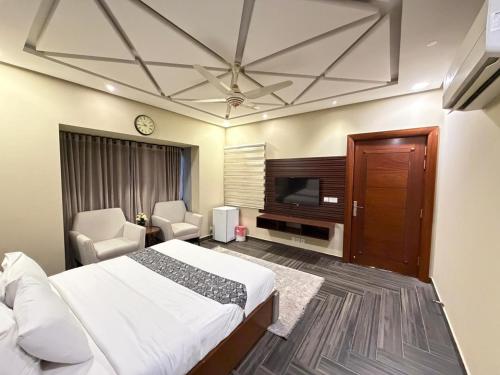 Телевизор и/или развлекательный центр в Huamin Well Hotel E-7