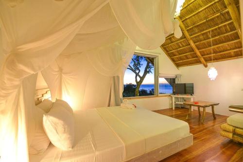Una cama o camas en una habitación de Spectacular view overlooking the famous Boracay white beach !