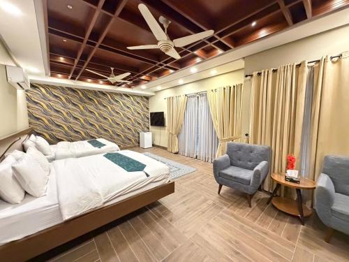 En eller flere senge i et værelse på Huamin Well Hotel E-7