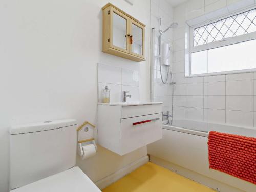 Koupelna v ubytování 3 Bed in Walton on the Naze 93784