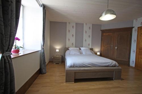 Ένα ή περισσότερα κρεβάτια σε δωμάτιο στο Maison d'Hôtes LA JEANCOISE