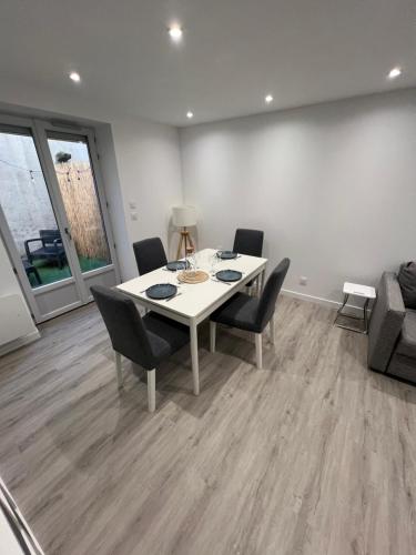 Χώρος καθιστικού στο Loft 6 pers Chaleureux avec Patio et Wifi