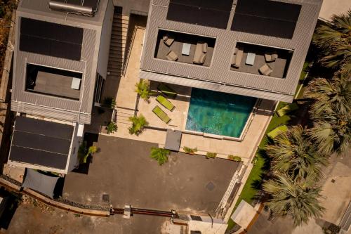 Bazén v ubytování Samadjya Appartements nebo v jeho okolí