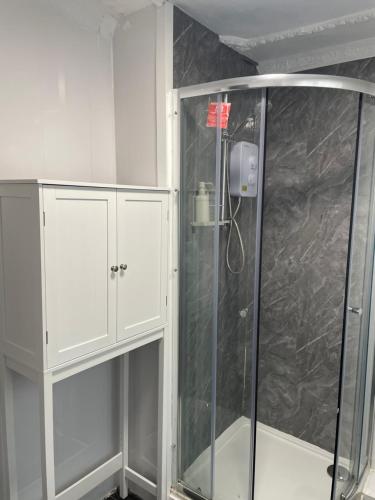 Et badeværelse på Modern & Cosy 2-Bedroom Flat in Sunderland