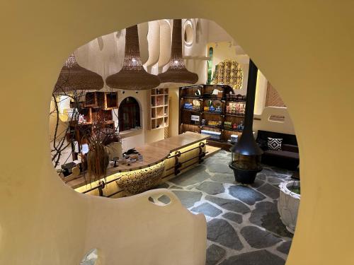 a room with a mirror on the wall at Siguniang Mountain Lanxi Wild Luxury Hotel in Mount Siguniang