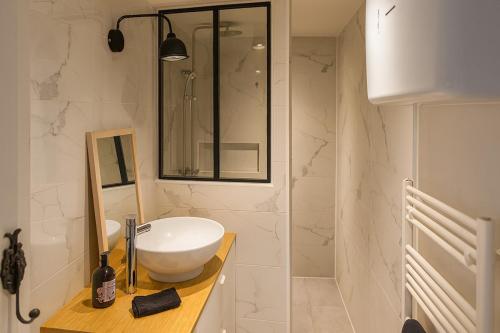 Et badeværelse på Le Loft Proche Gare 800 m