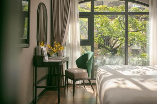 Ένα ή περισσότερα κρεβάτια σε δωμάτιο στο Proverb Hotel Hanoi