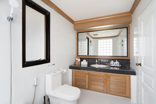 Ванная комната в Elegant King BR Apt Bathtub, BTS Central BKK BTB8