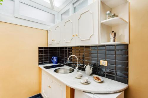 Spanish Steps Boutique Gold Apartment