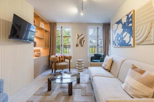 Elegant bright and air-conditioned 2 Bedroom apartment in Bastille