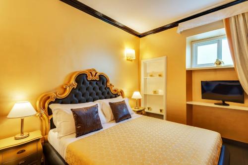 Spanish Steps Boutique Gold Apartment