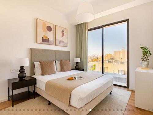 Giường trong phòng chung tại Olive Shared Pool Apartments