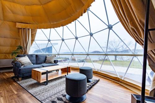 Gallery image of アイランドグランピングアースステイ青島 in Tottori