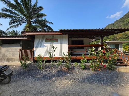 Das Gebäude in dem sich das Ferienhaus befindet