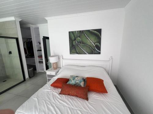 En eller flere senge i et værelse på Ribraham at sea