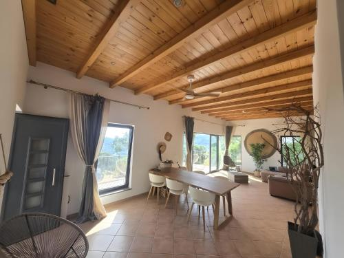 Posezení v ubytování Forest House Oku