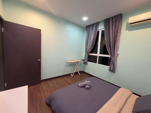 Кровать или кровати в номере Homexuite Vacation at Utama South 3