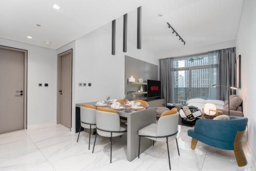 Luxury 2BR Business Bay Balcony