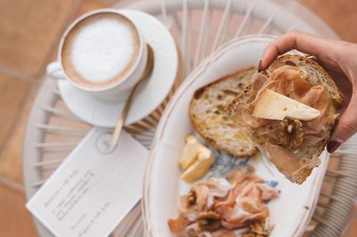 Jídlo v hotelu nebo okolí