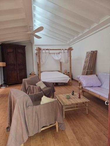 En eller flere senge i et værelse på Kaz Bambou