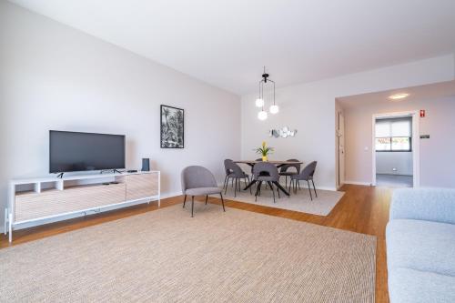 Apartment with ocean view and parking
