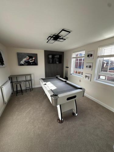 a room with a ping pong table in it at Olive Tree House in Edwinstowe