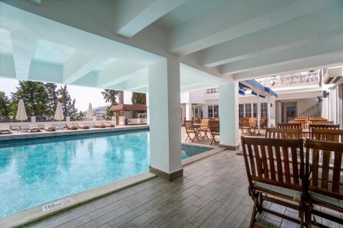 Bazén v ubytování Manzara Boutique Hotel - Adults Only nebo v jeho okolí