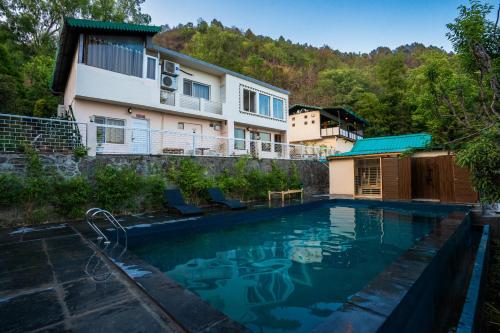 Hồ bơi trong/gần Maati Signature Collection By The lake Hill